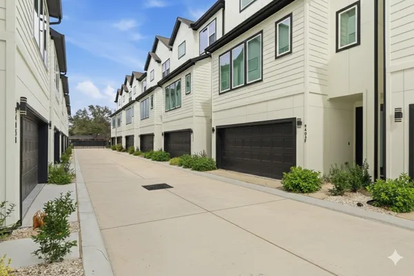 $369,000 | 9405 D Hammerly Boulevard, Unit C, Houston, TX 77080