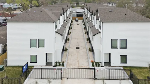 $369,000 | 9405 D Hammerly Boulevard, Unit C, Houston, TX 77080