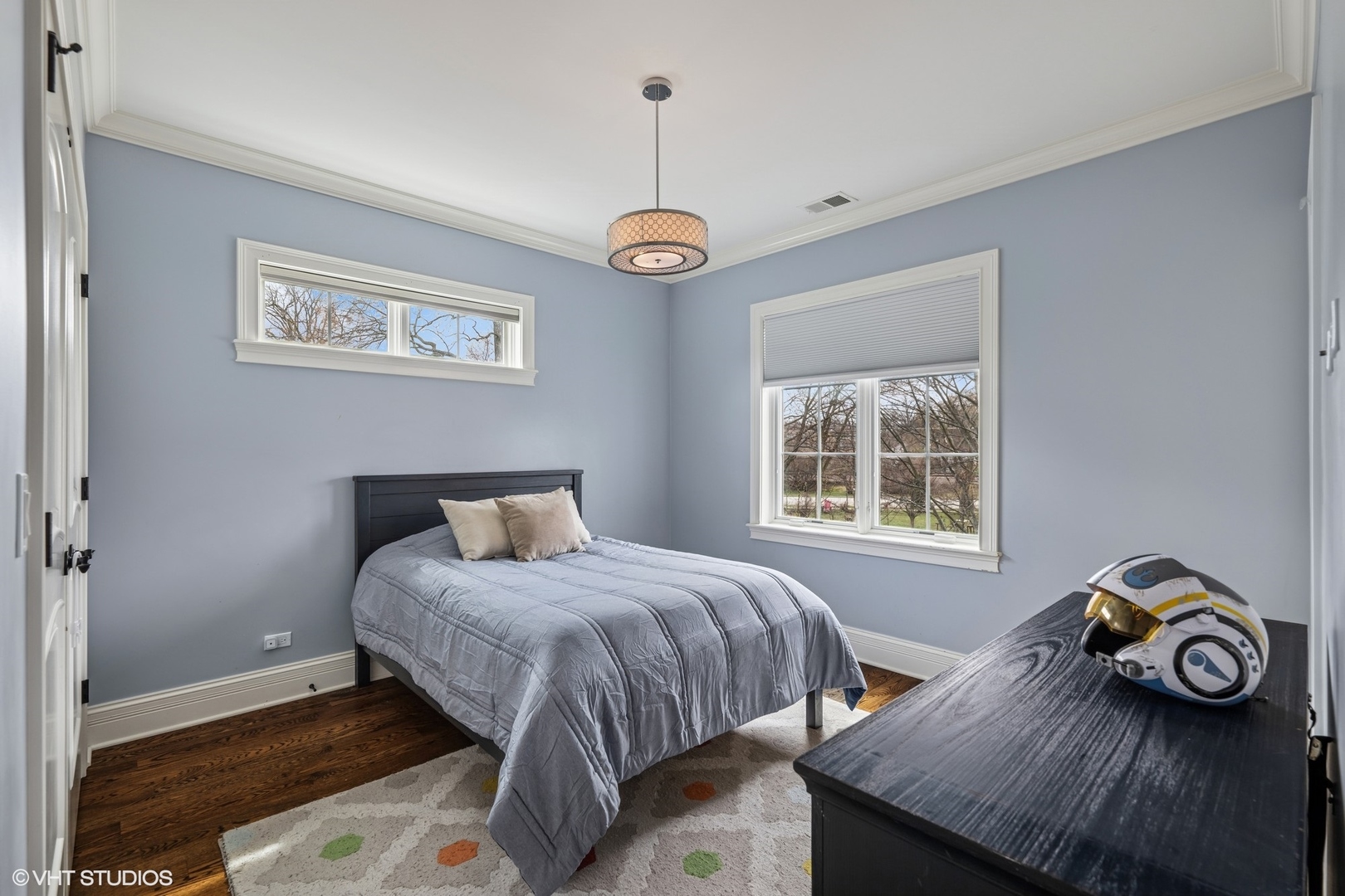 218 10th Street Wilmette, IL 60091 - Photo 19 of 45 a bedroom with bed and a window