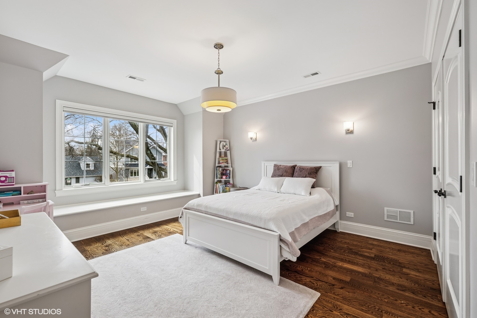 218 10th Street Wilmette, IL 60091 - Photo 21 of 45 a spacious bedroom with a bed and a window