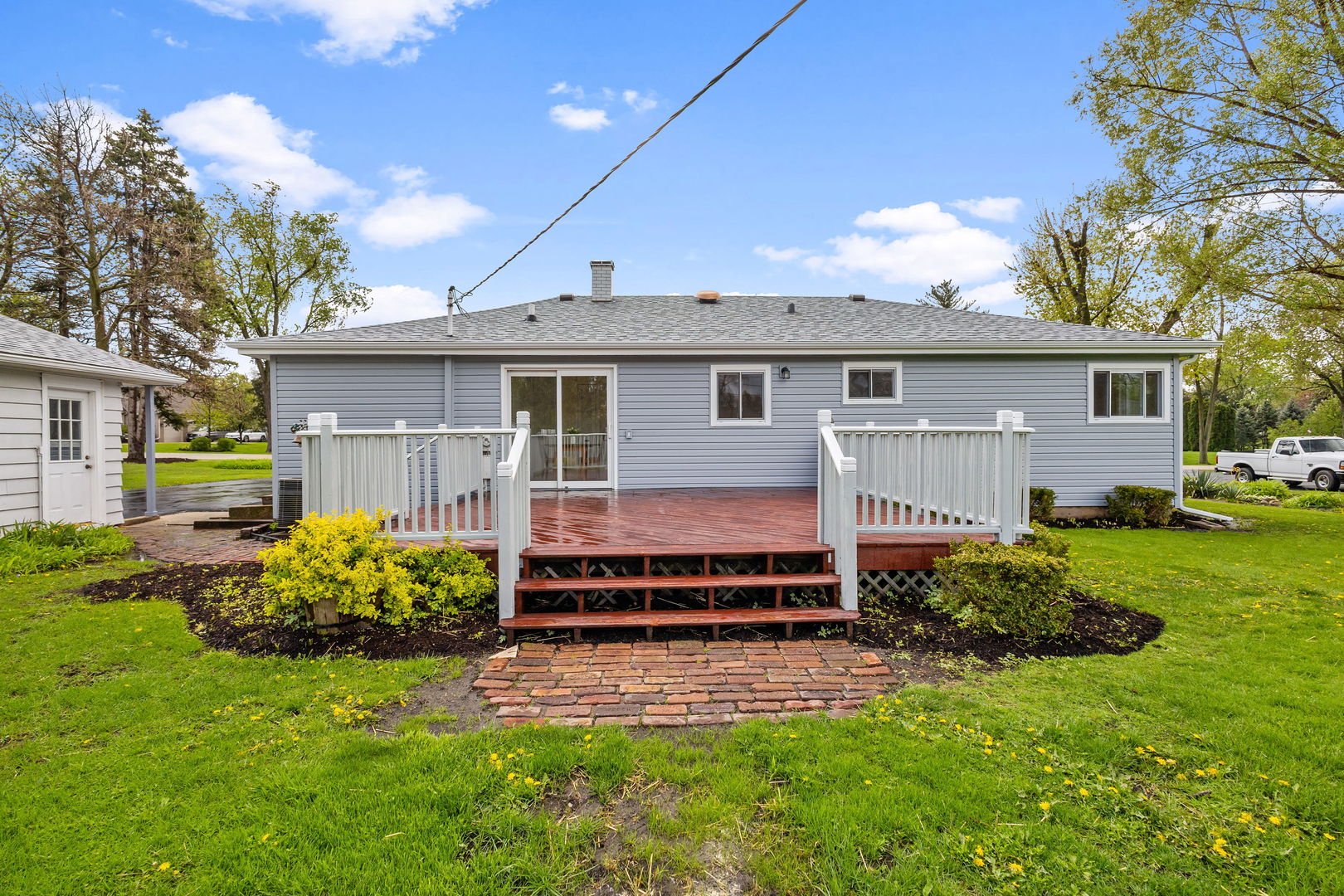 646 68th Street Willowbrook, IL 60527 - Photo 19 of 24 a front view of a house with a garden