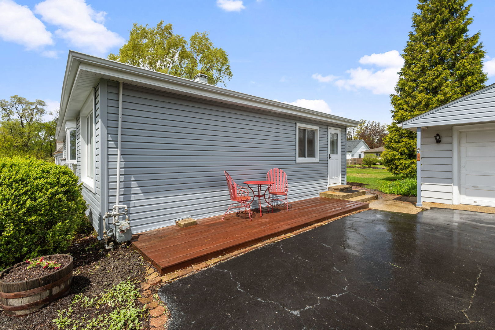646 68th Street Willowbrook, IL 60527 - Photo 21 of 24 a backyard of a house with a table and chairs