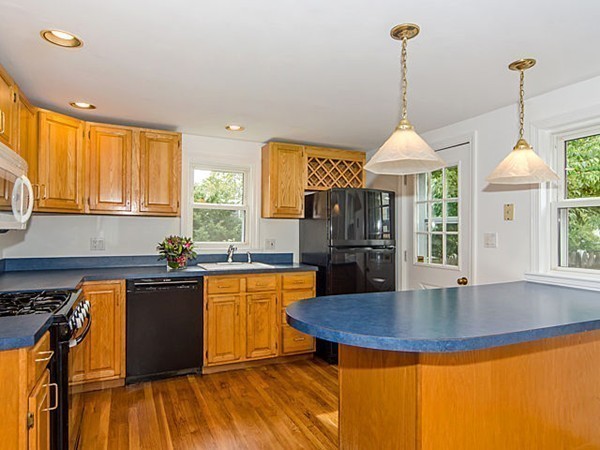 72 Cumberland Road Newton, MA 02465 - Photo 7 of 25