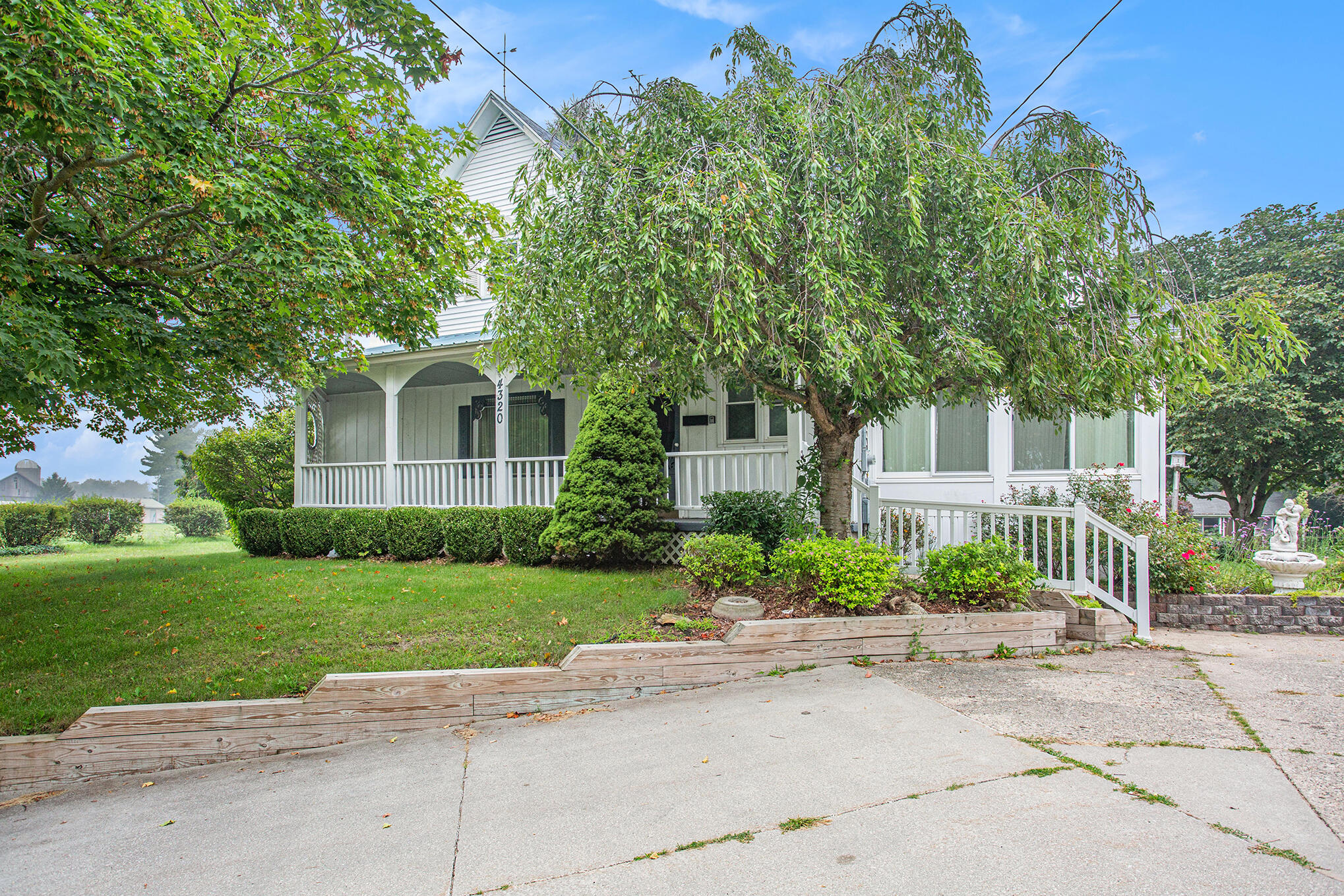 4320 Fruit Ridge Avenue Northwest Grand Rapids, MI 49544 - Photo 3 of 36 008_8l9a0182