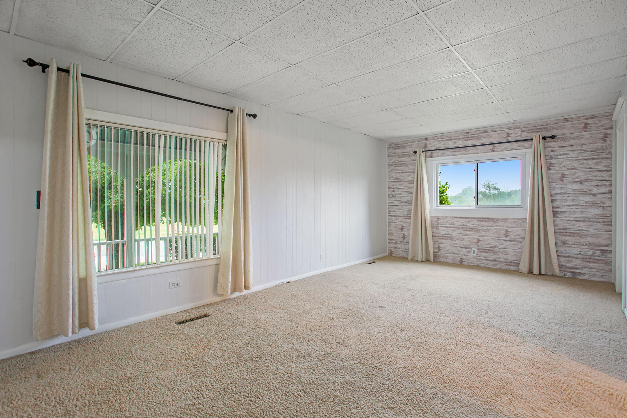 4320 Fruit Ridge Avenue Northwest Grand Rapids, MI 49544 - Photo 10 of 36 012_8l9a0136