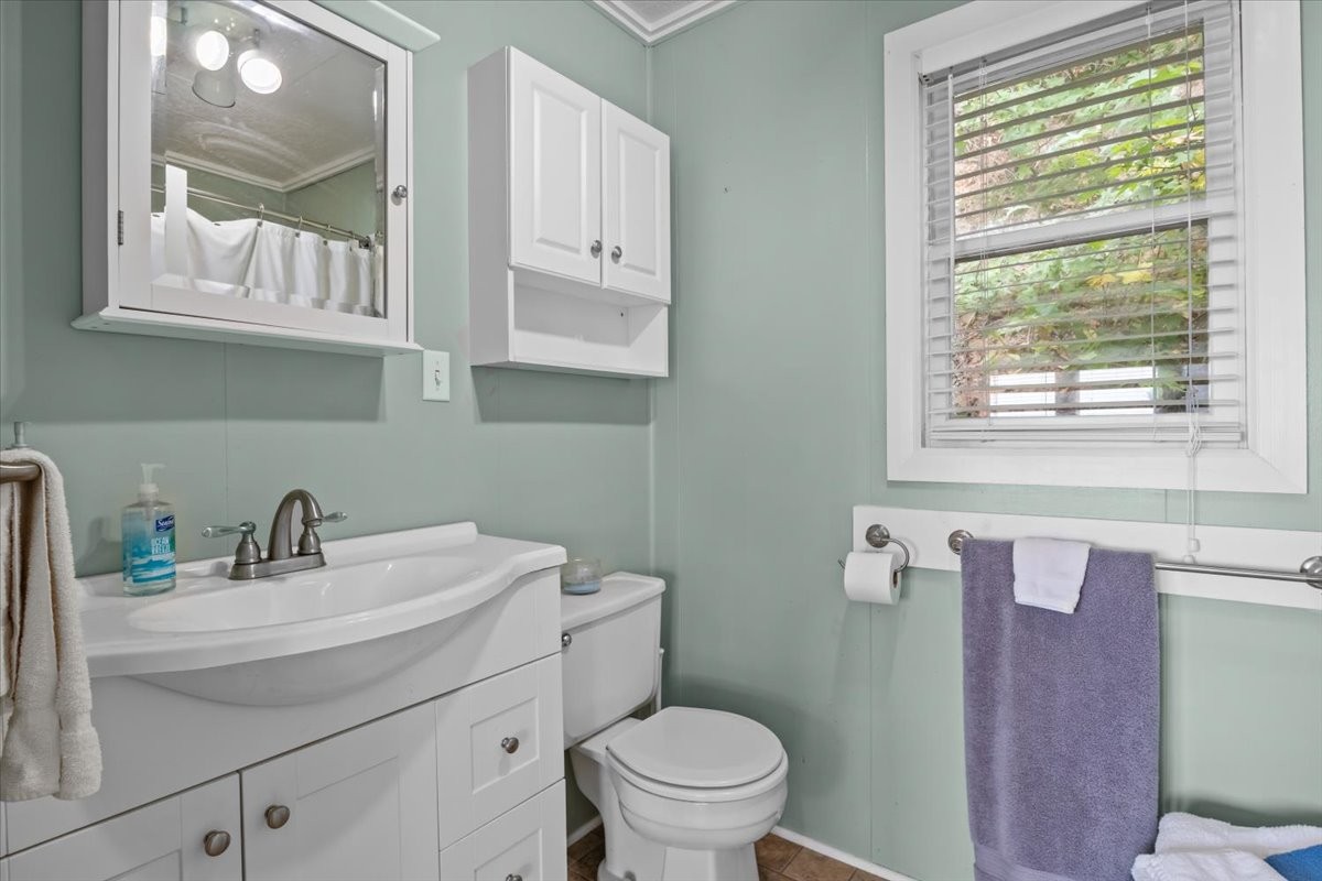 38 Lakeland Road Waverly, TN 37185 - Photo 17 of 41 a bathroom with a sink toilet and a mirror
