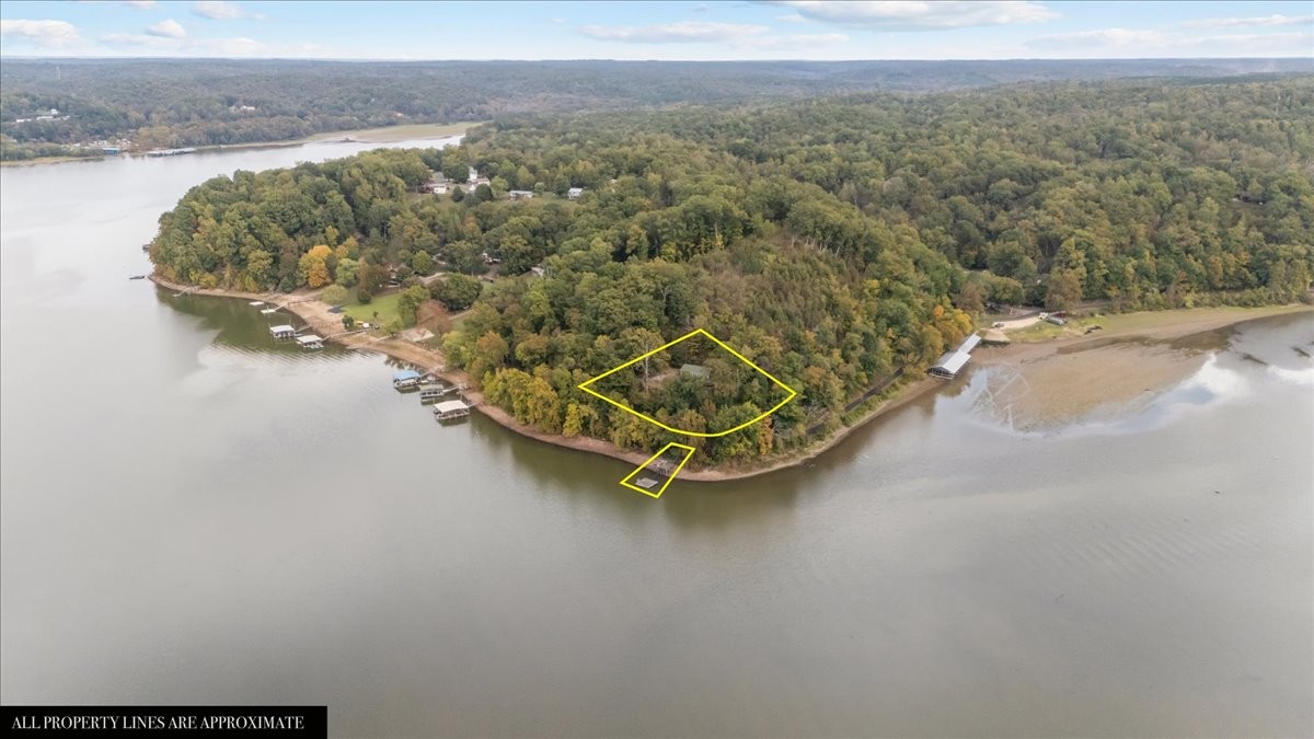 38 Lakeland Road Waverly, TN 37185 - Photo 37 of 41 a view of a city