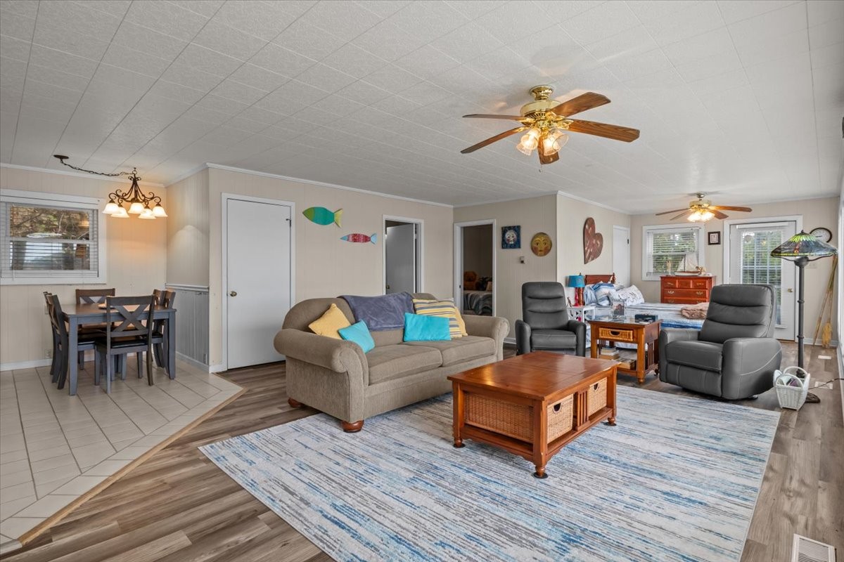 38 Lakeland Road Waverly, TN 37185 - Photo 5 of 41 a living room with furniture and wooden floor