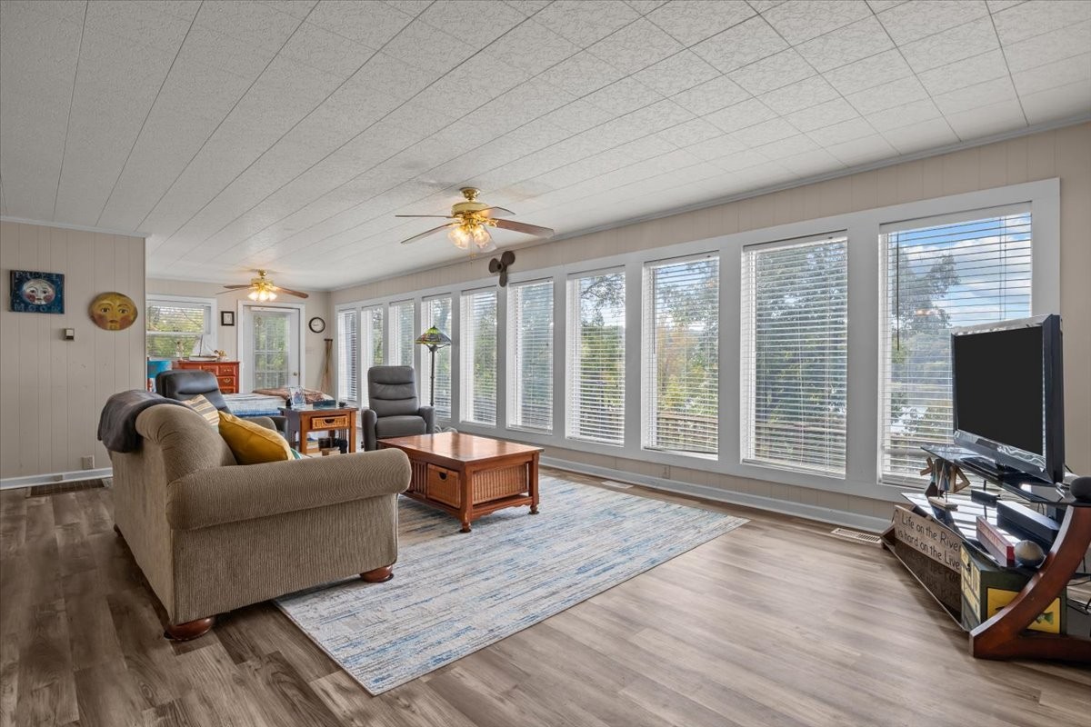 38 Lakeland Road Waverly, TN 37185 - Photo 6 of 41 a living room with furniture and a flat screen tv