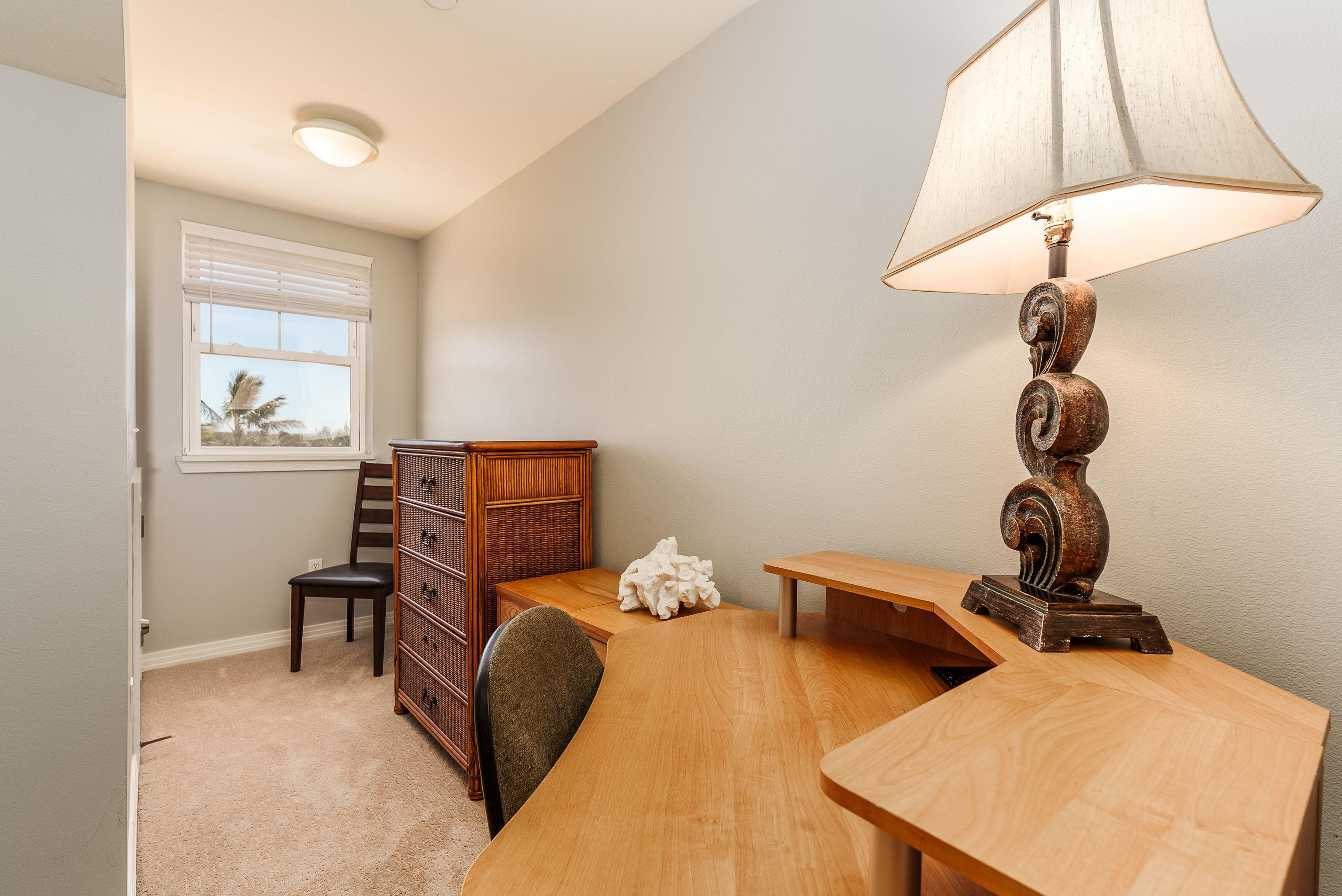 3708 Lower Honoapiilani Road, Unit E43 Lahaina, HI 96761 - Photo 26 of 40 a bed room with a bed and a window