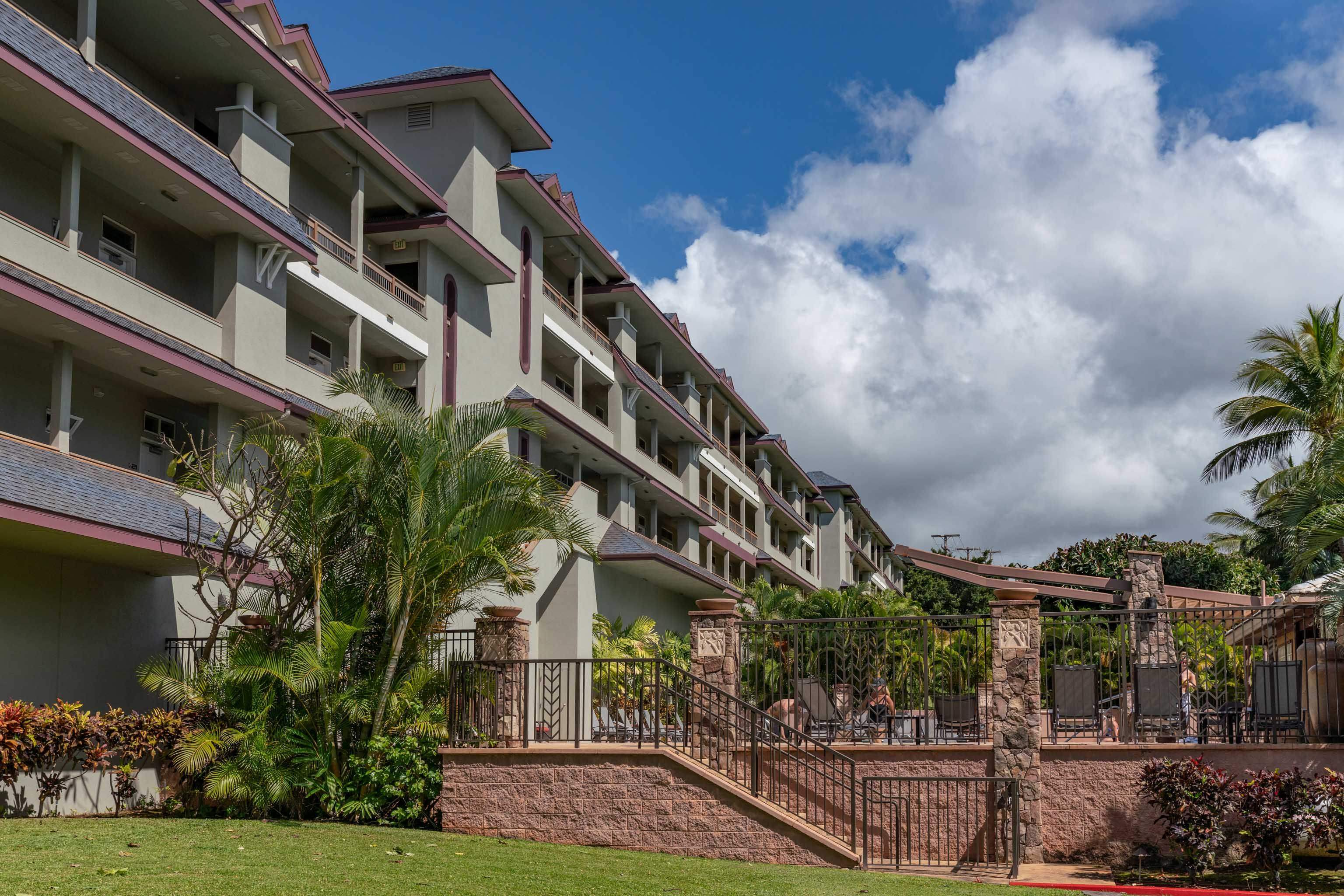 3708 Lower Honoapiilani Road, Unit E43 Lahaina, HI 96761 - Photo 33 of 40 a view of building with yard