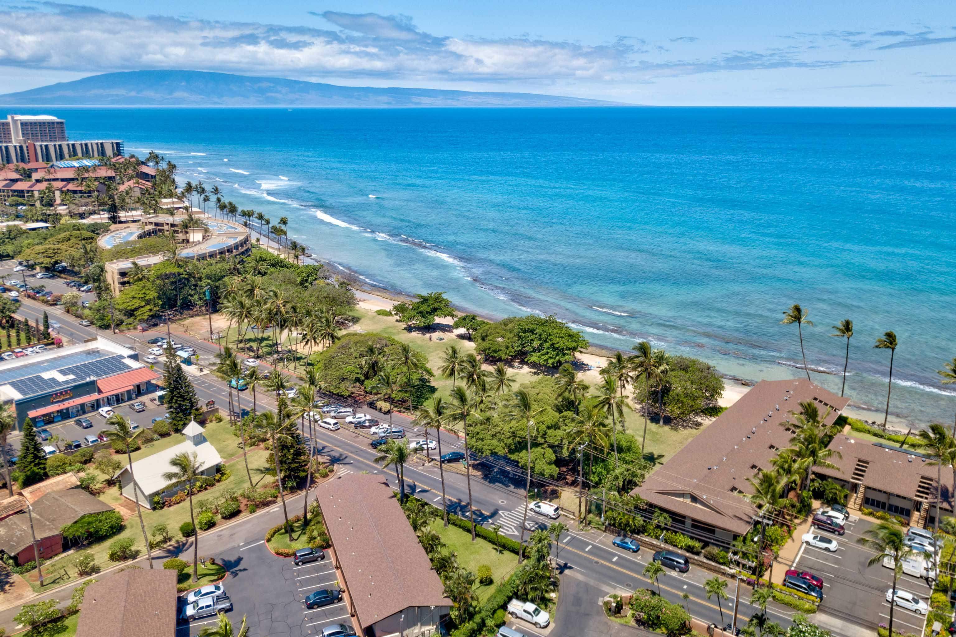 3708 Lower Honoapiilani Road, Unit E43 Lahaina, HI 96761 - Photo 39 of 40 an aerial view of beach and ocean
