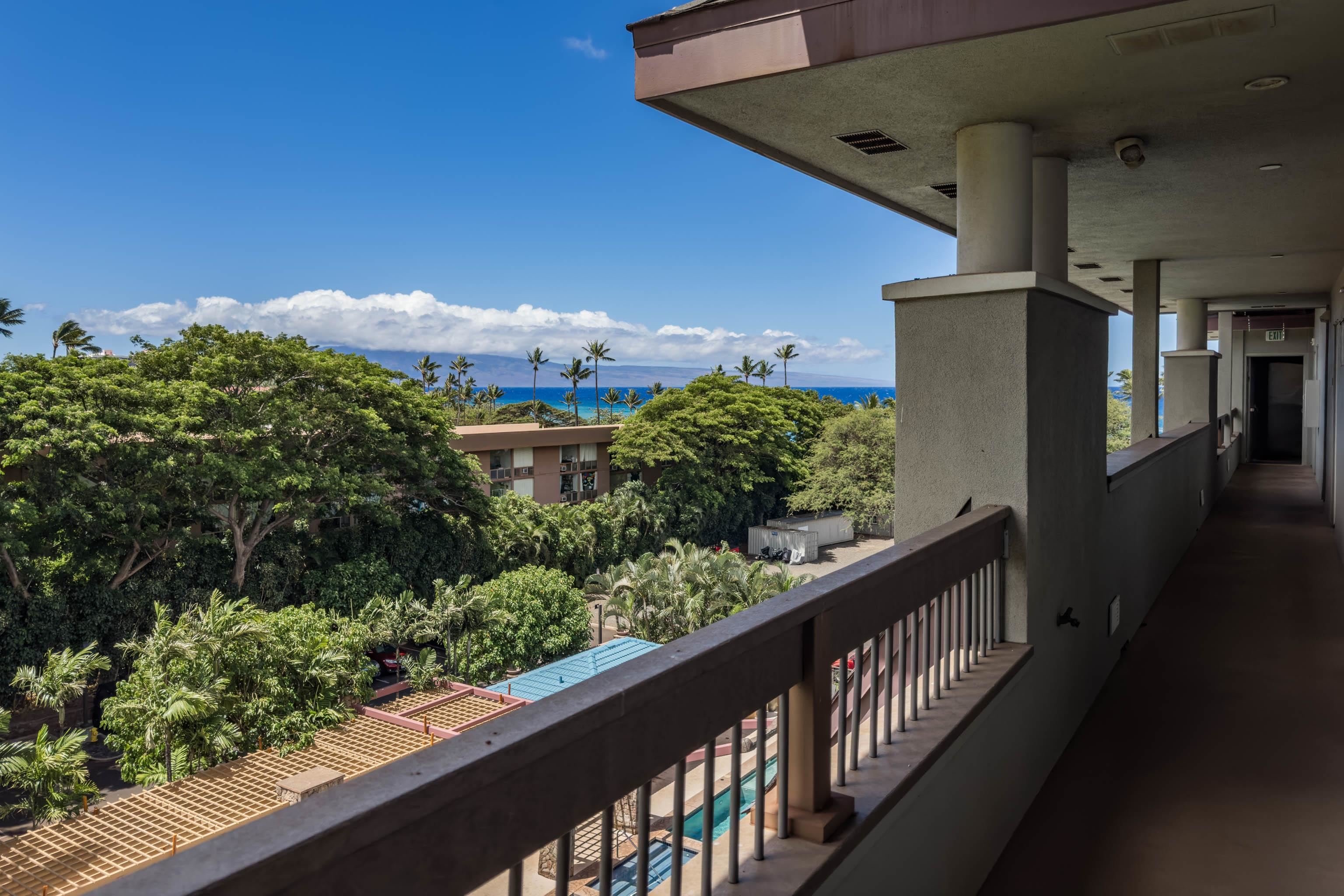 3708 Lower Honoapiilani Road, Unit E43 Lahaina, HI 96761 - Photo 4 of 40 a view of a balcony