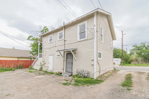 $825 | 2407 South New Braunfels Avenue, Unit 3, San Antonio, TX 78210