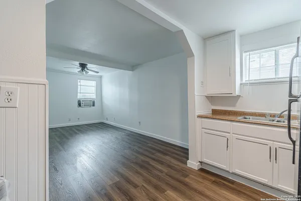 $825 | 2407 South New Braunfels Avenue, Unit 3, San Antonio, TX 78210