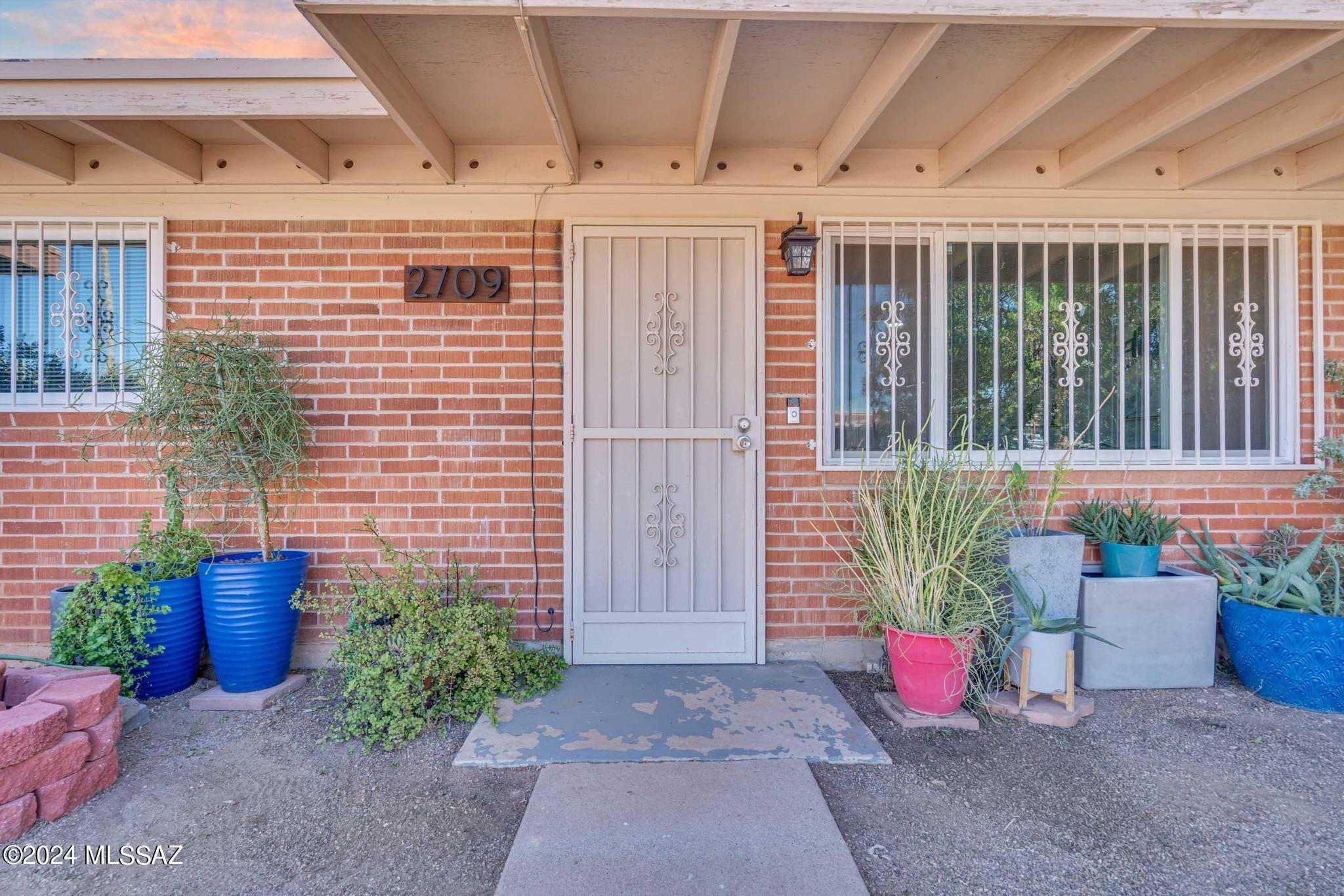 2709 South Lands End Road Tucson, AZ 85713 - Photo 2 of 31