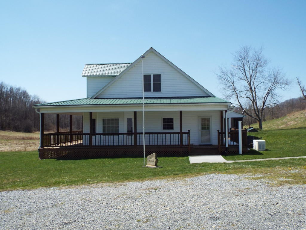 897 Run Road Alderson, WV 24910 - Photo 4 of 32 Gallery Image 4
