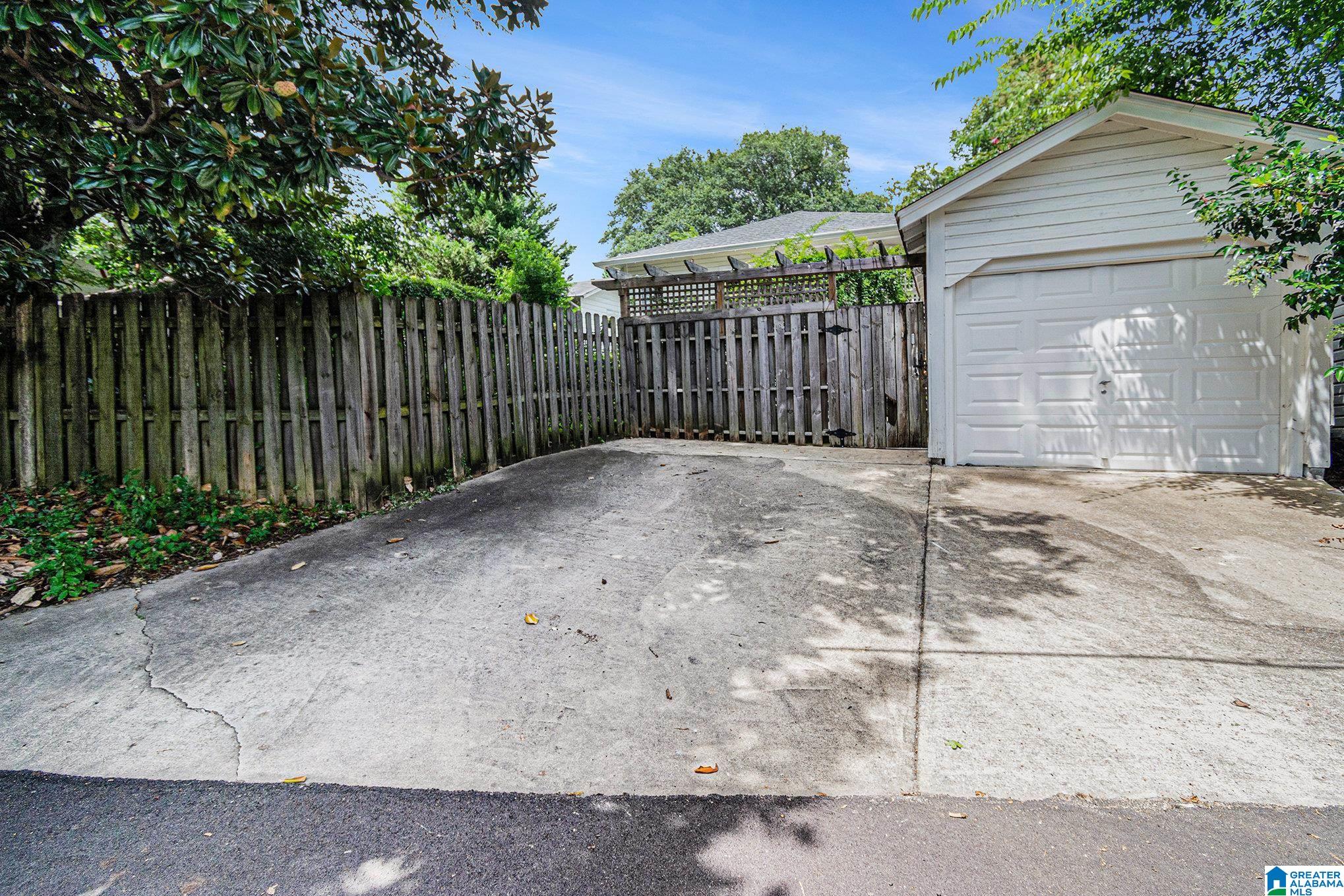 1409 Sutherland Place Birmingham, AL 35209 - Photo 33 of 40