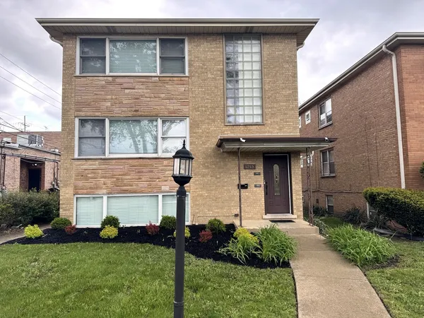 $2,950 | 1215 Balmoral Avenue, Unit 2, Westchester, IL 60154