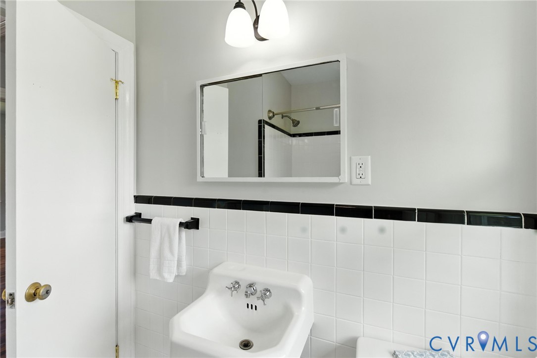 4825 Kinloch Lane Henrico, VA 23231 - Photo 16 of 28 a bathroom with a sink and a mirror