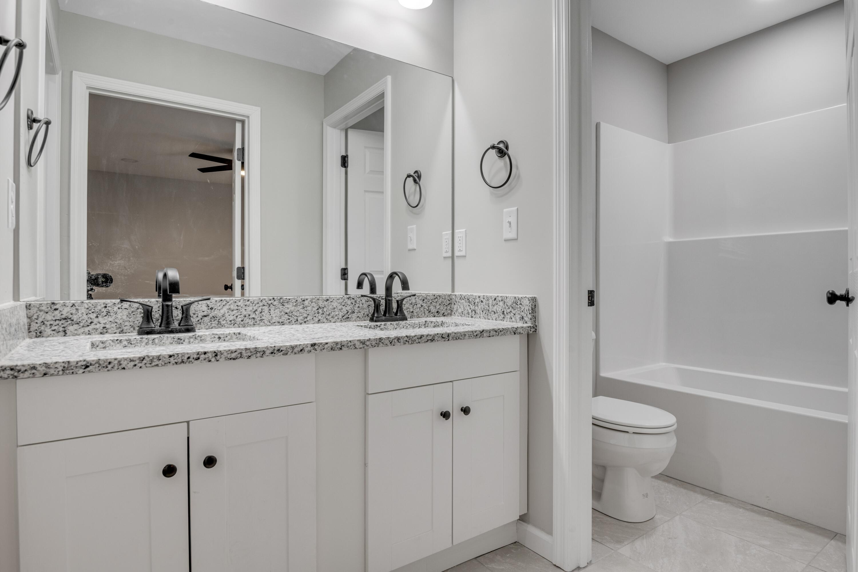 2807 Calhoun Avenue Chattanooga, TN 37404 - Photo 16 of 21 Primary Bath