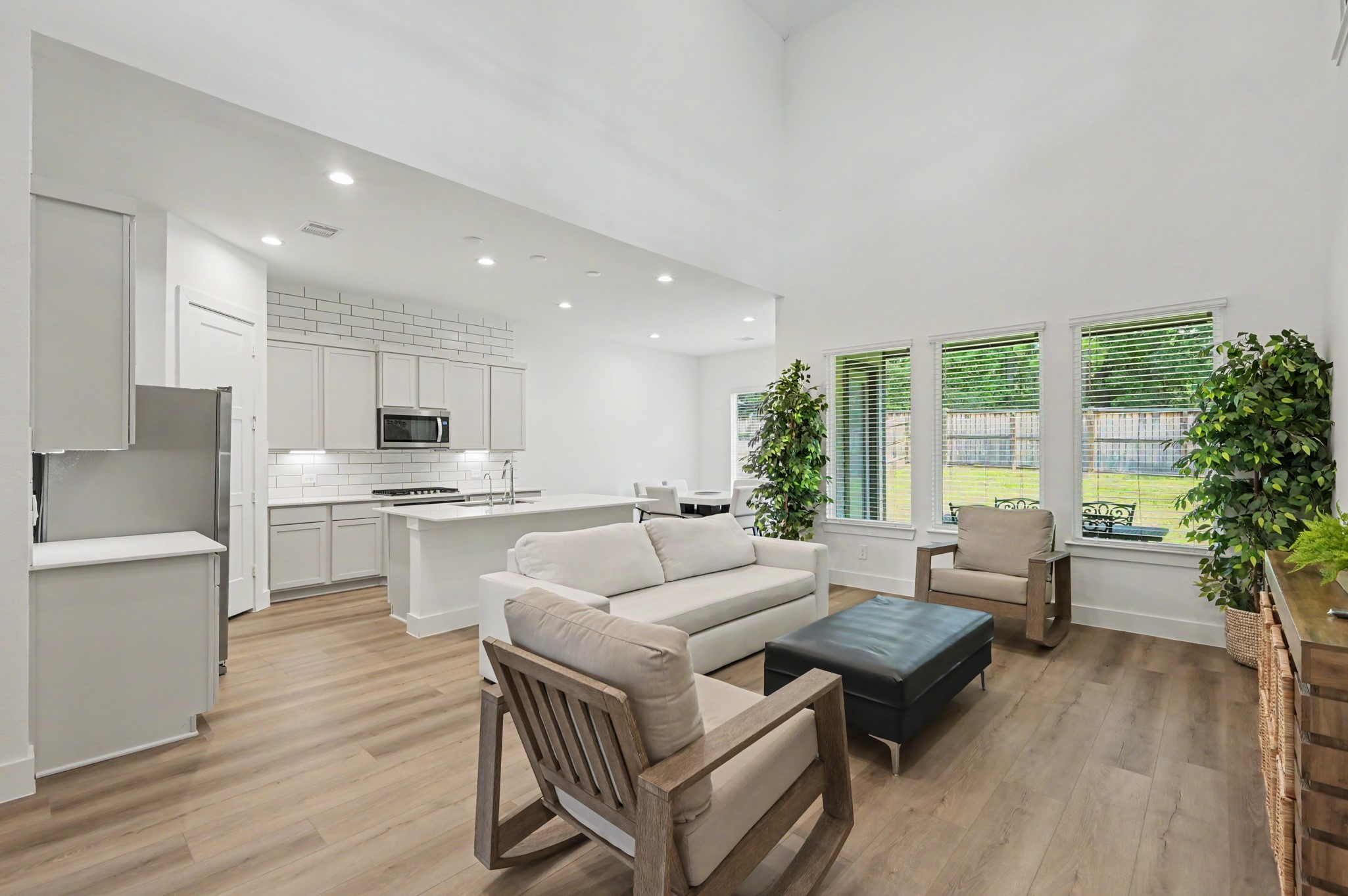 326 Springfield Terrace Drive Conroe, TX 77304 - Photo 11 of 43 Gallery Image 11