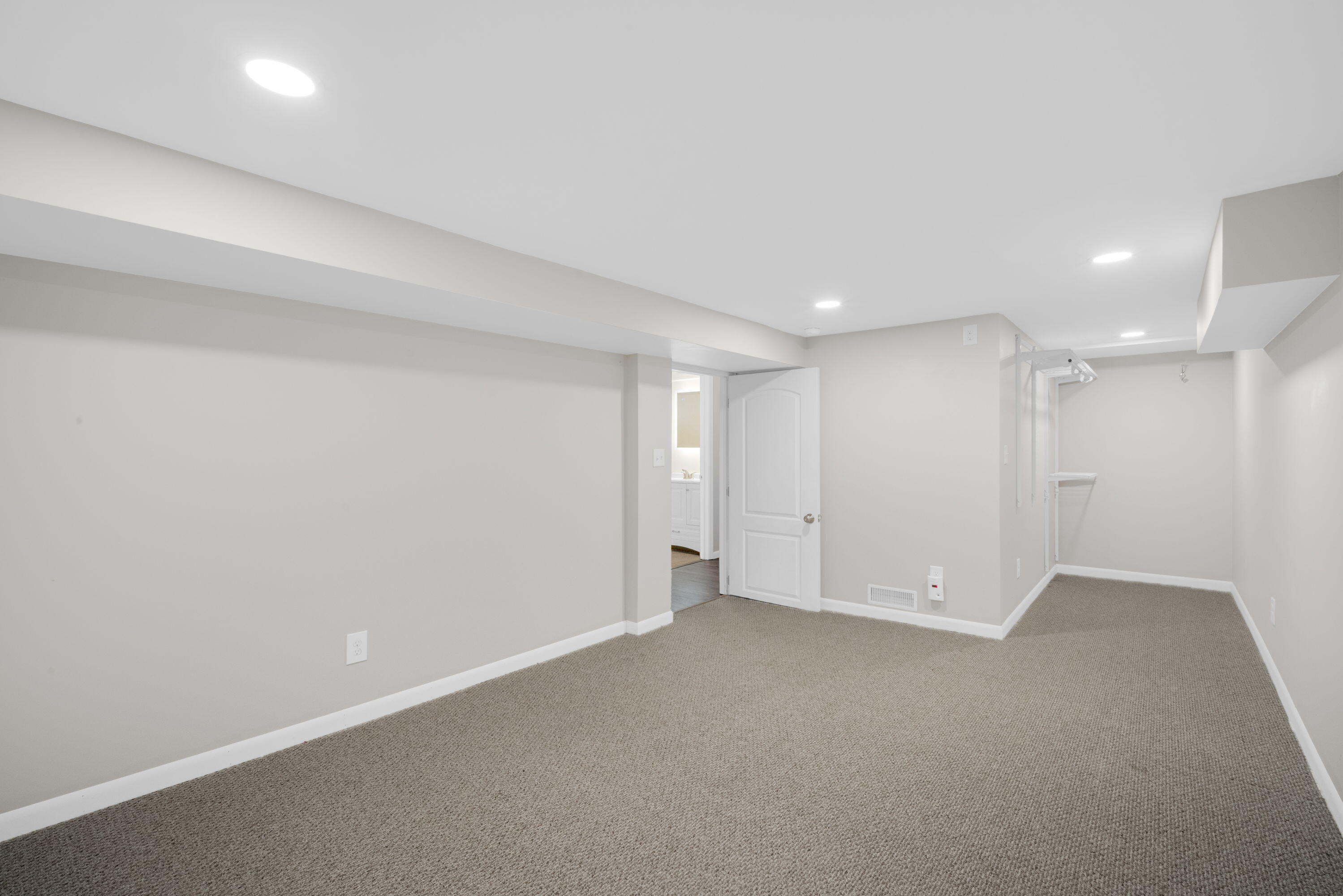 1260 South Edwards Street Brookfield, WI 53005 - Photo 17 of 26 18_imgDSC09127