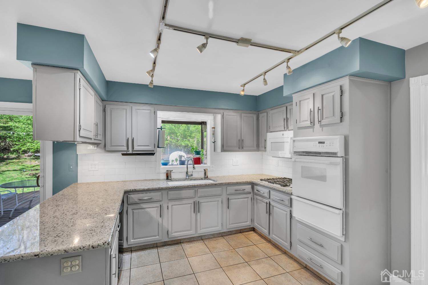 7 Glover Road Milltown, NJ 08850 - Photo 8 of 46 Gallery Image 8