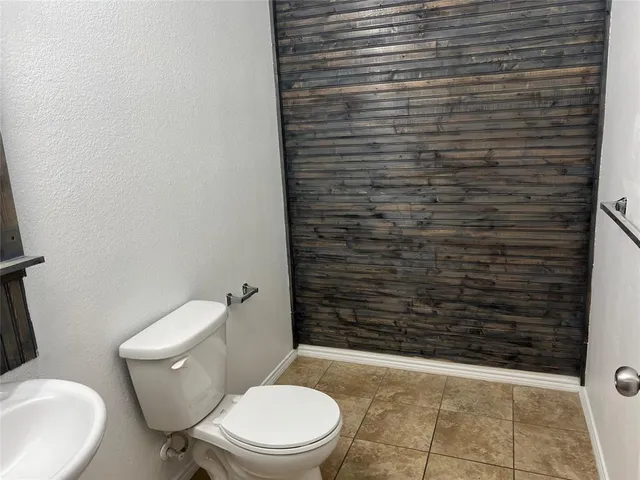 a bathroom with a toilet