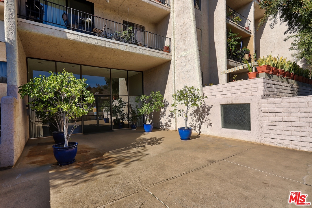 1401 Valley View Road, Unit 427 Glendale, CA 91202 - Photo 2 of 47