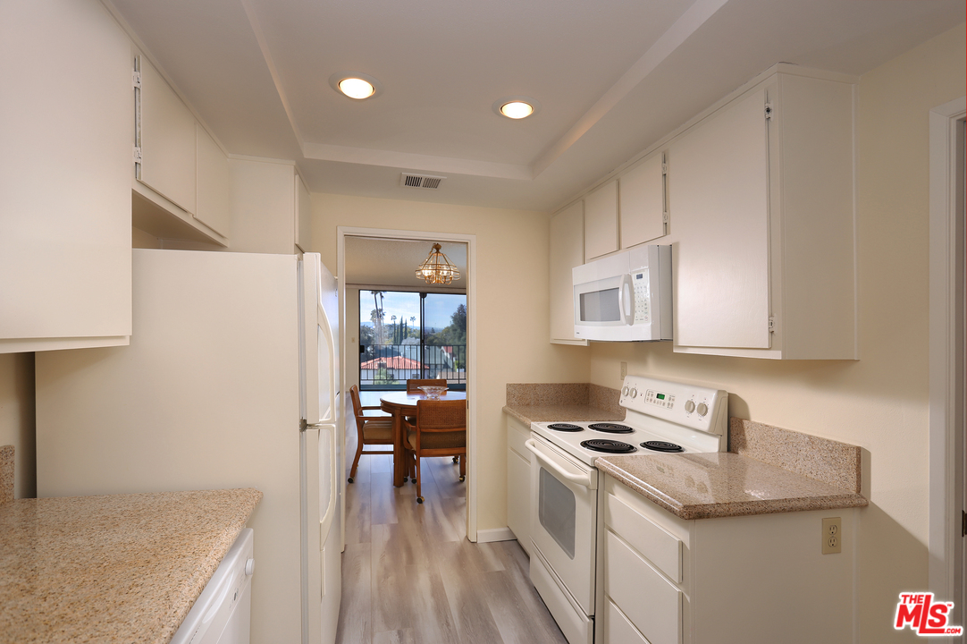 1401 Valley View Road, Unit 427 Glendale, CA 91202 - Photo 13 of 47