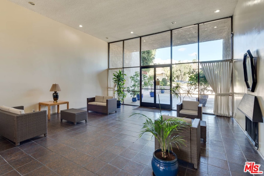 1401 Valley View Road, Unit 427 Glendale, CA 91202 - Photo 3 of 47