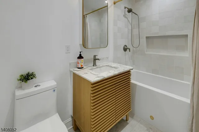 $585,000 | 270 Main Street, Unit D, Millburn, NJ 07041