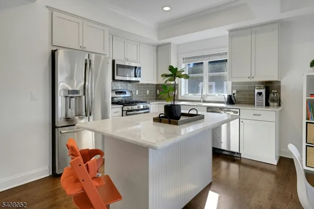 $585,000 | 270 Main Street, Unit D, Millburn, NJ 07041