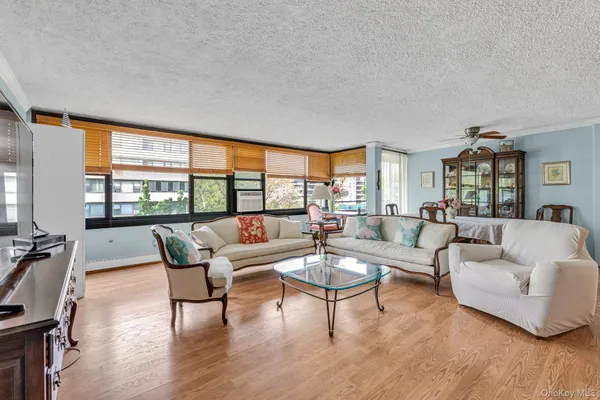 $385,000 | 166-26 Powells Cove Boulevard, Unit 5D | Beechhurst