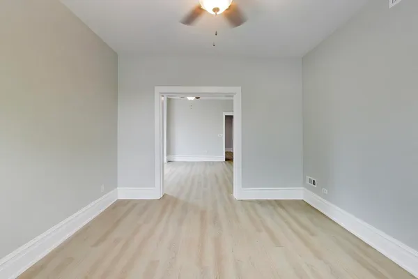 $2,900 | 2114 West Byron Street, Unit 1, Chicago, IL 60618