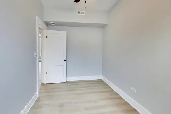 $2,900 | 2114 West Byron Street, Unit 1, Chicago, IL 60618