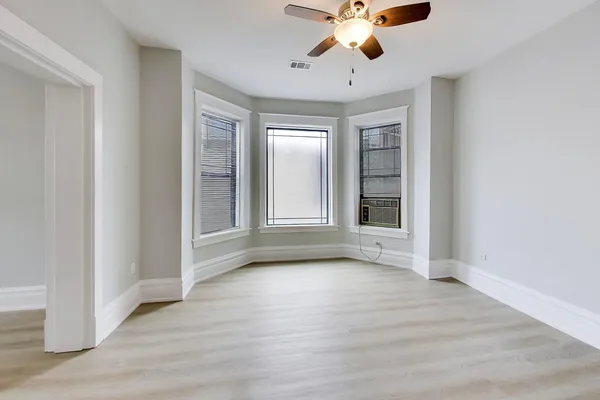 $2,900 | 2114 West Byron Street, Unit 1, Chicago, IL 60618