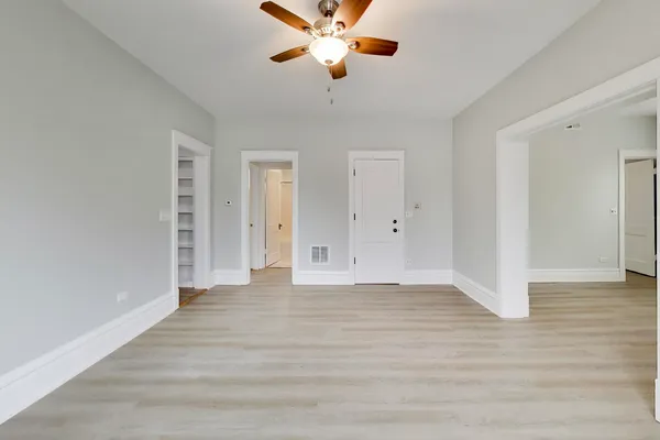 $2,900 | 2114 West Byron Street, Unit 1, Chicago, IL 60618