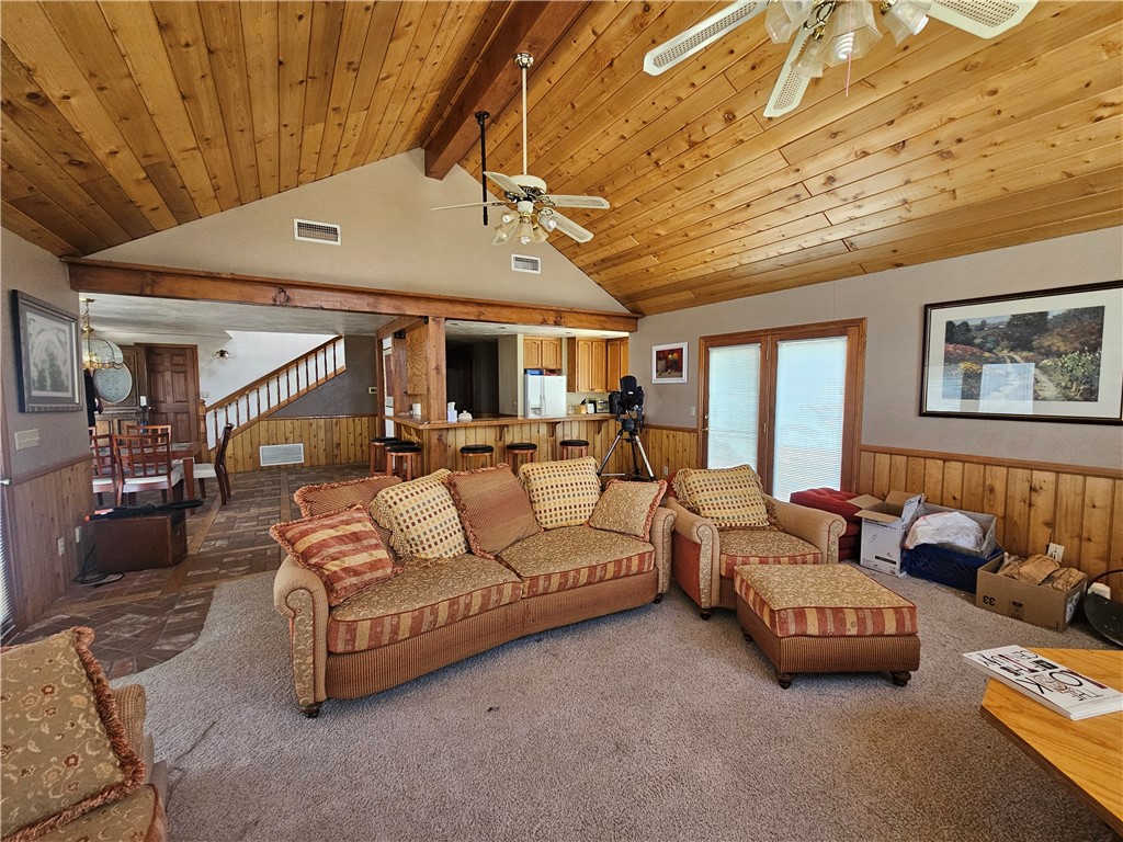 2831 Cygnet Road Pinon Hills, CA 92372 - Photo 14 of 32 Living room