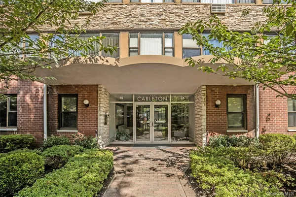$429,000 | 15 Hill Park Avenue, Unit 1C, Great Neck, NY 11021