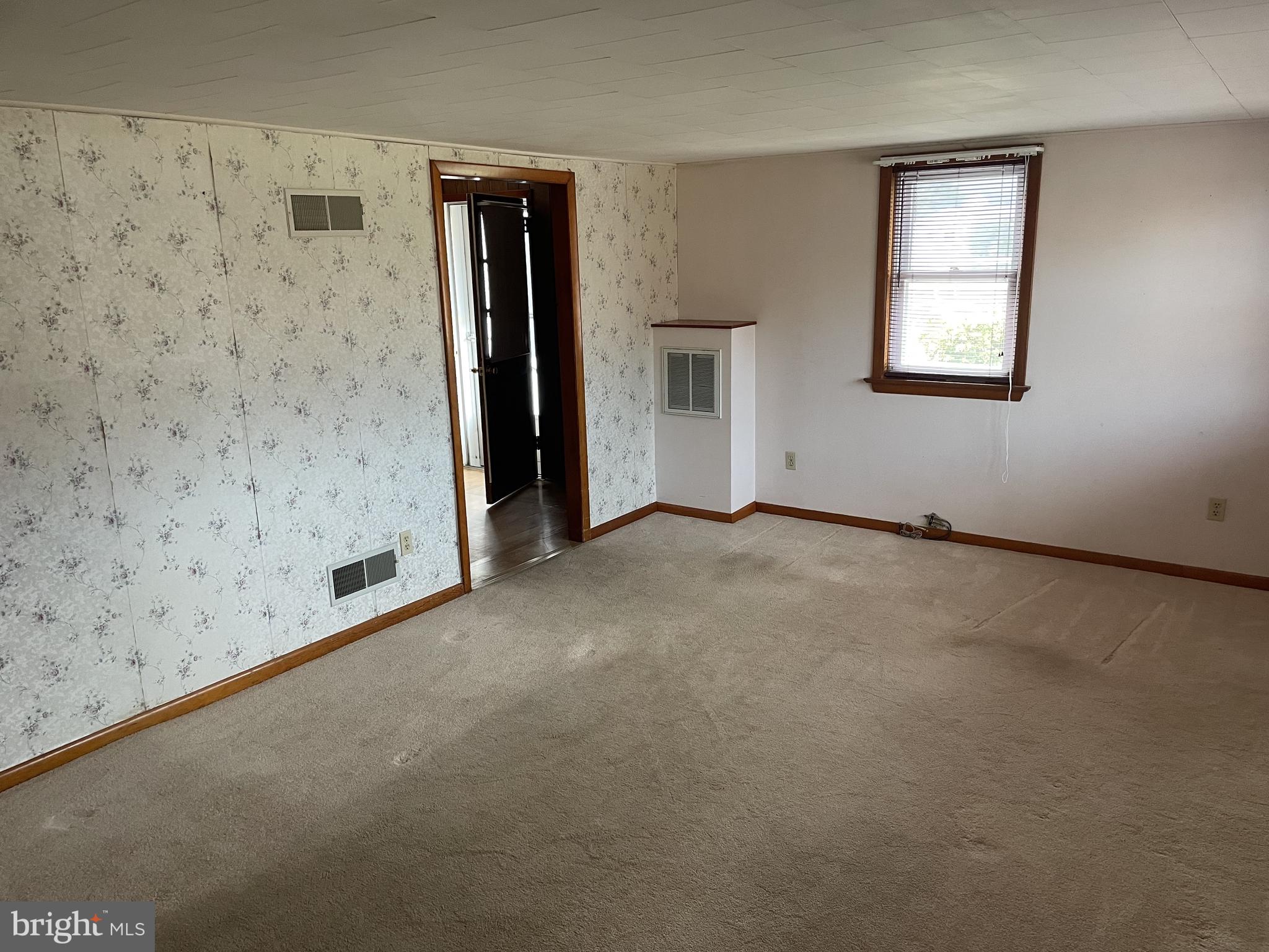 4420 West Denneys Road Dover, DE 19904 - Photo 20 of 36 an empty room with windows