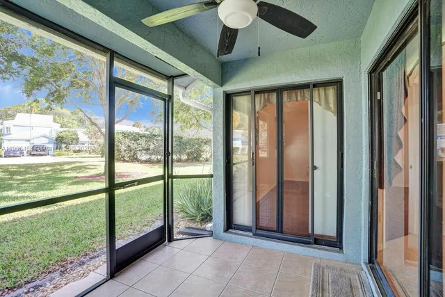 a view of livingroom with furniture