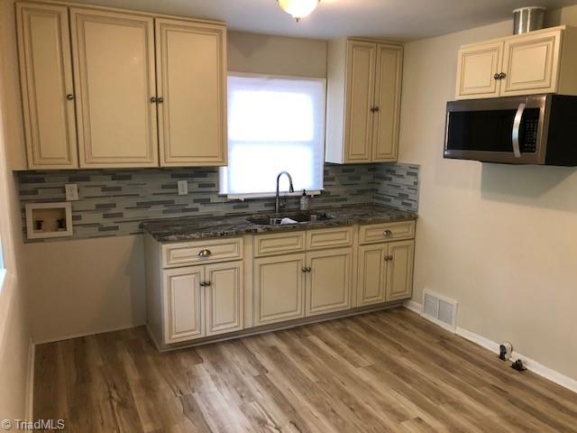 828 Willow Place High Point, NC 27260 - Photo 3 of 6