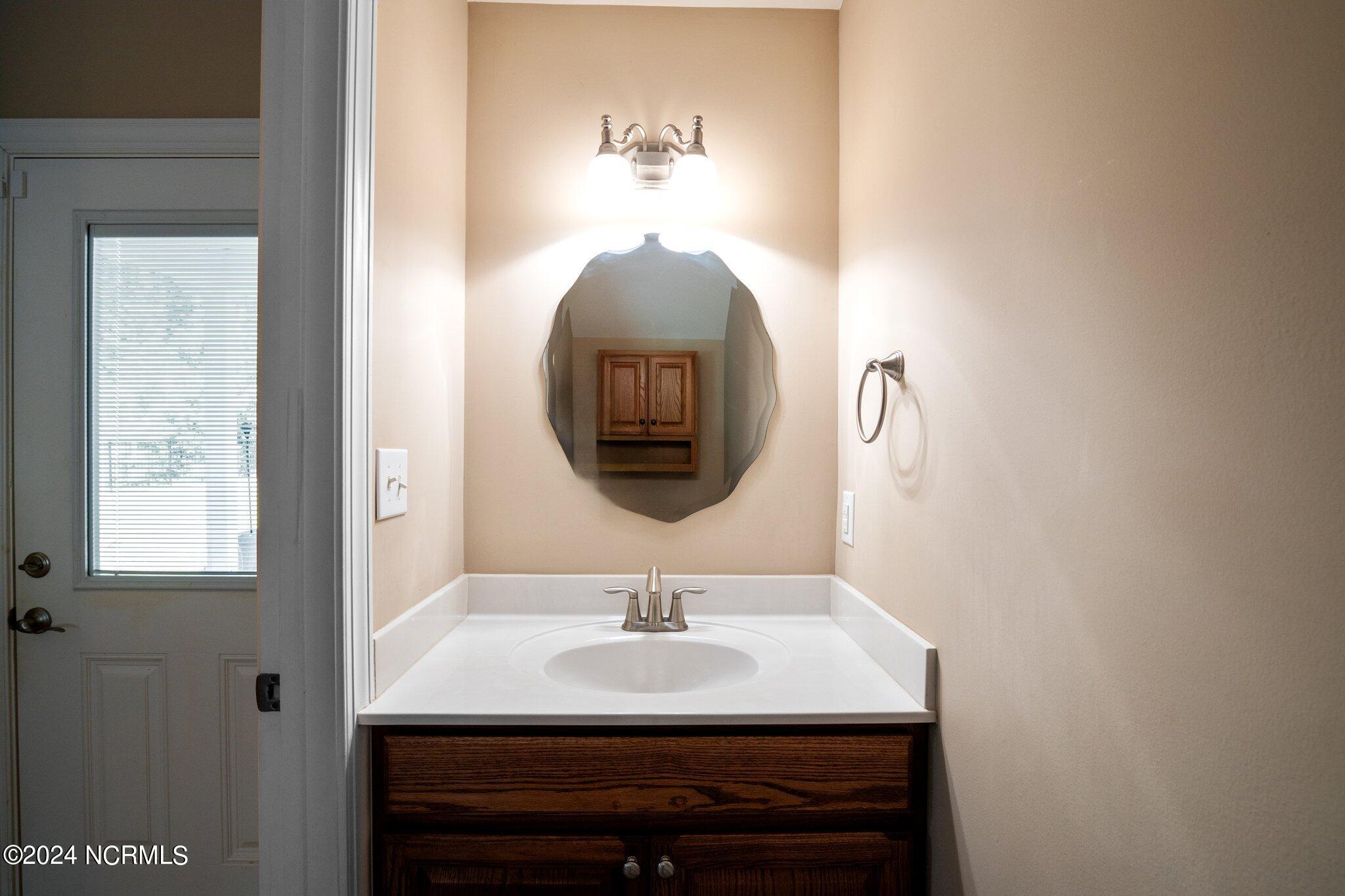 23 Gables Road New Bern, NC 28562 - Photo 43 of 61 Guest house half bath
