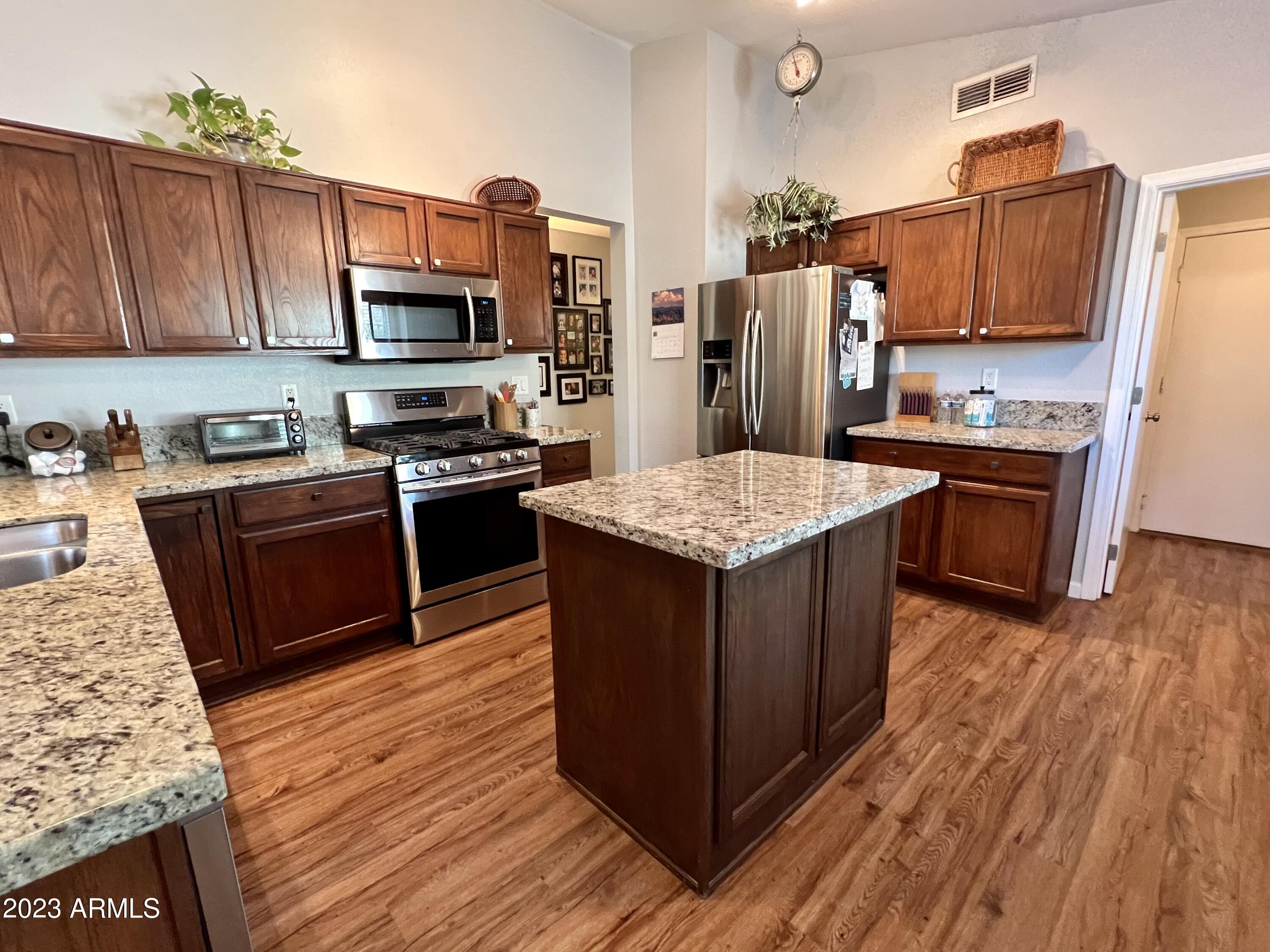 3406 East Escuda Road Phoenix, AZ 85050 - Photo 11 of 40 IMG_E4496