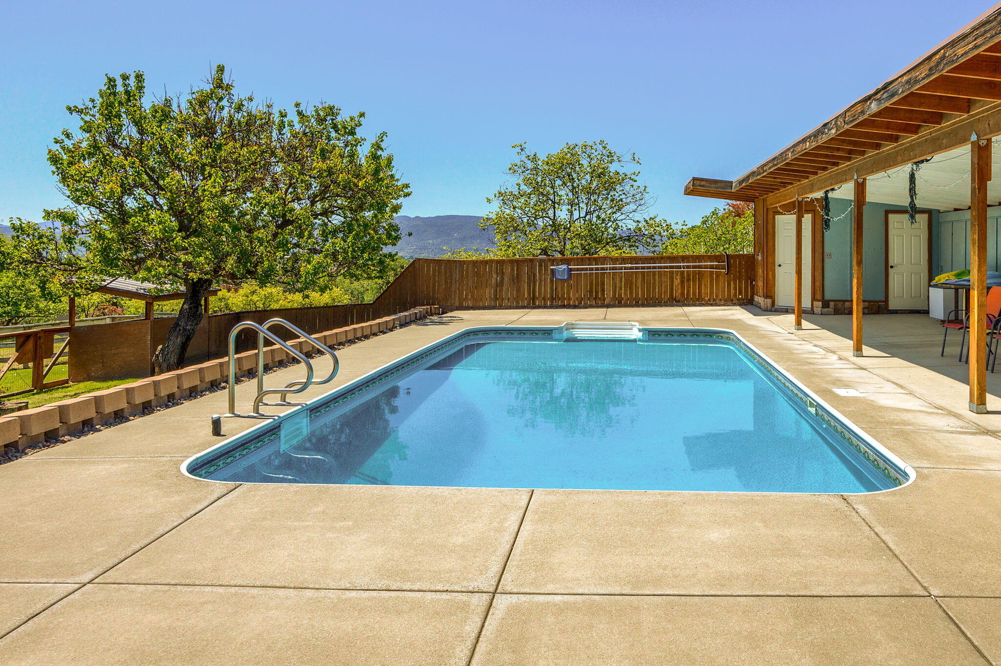 2067 Coker Butte Road Medford, OR 97504 - Photo 51 of 73 48