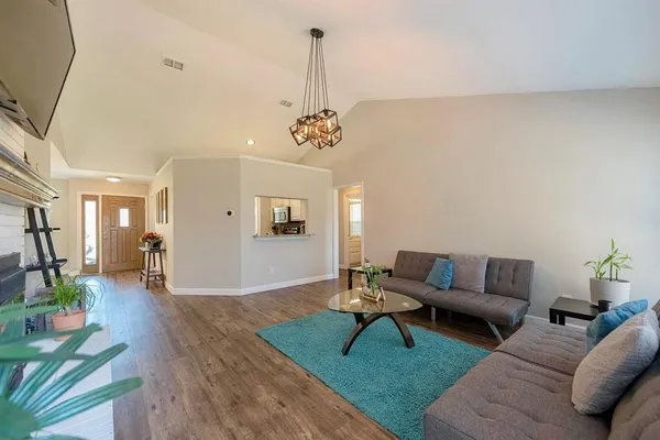 $2,550 | 1411 Mapleview Drive, Carrollton, TX 75007
