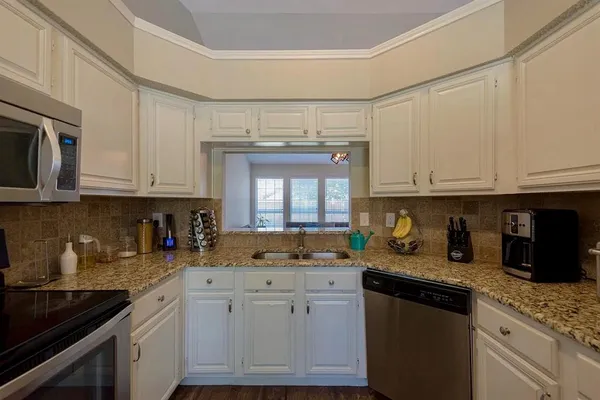 $2,550 | 1411 Mapleview Drive, Carrollton, TX 75007