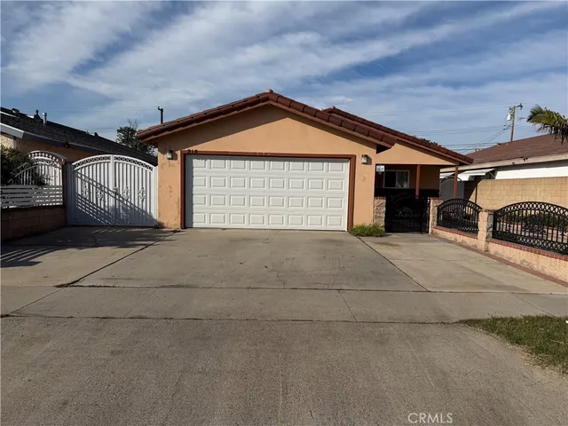 $4,000 | 218 North Cooper Street, Santa Ana, CA 92703